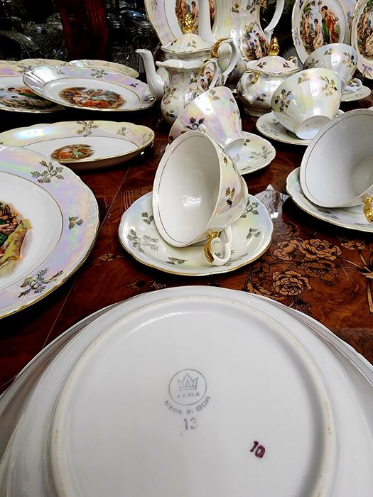 Столовый и Чайно-кофейный сервиз Мадонна "Золотая шишка " ГДР. Дёшево