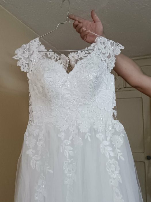 Булчинска  рокля и дълъг воал