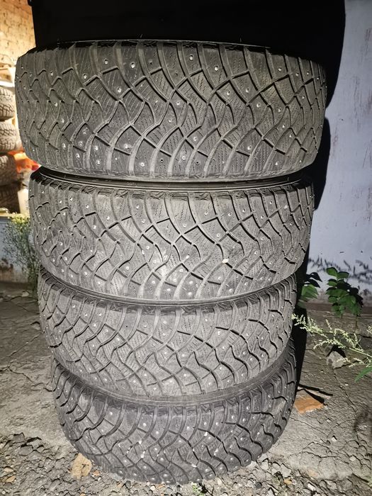 Комплект зимних шин DUNLOP