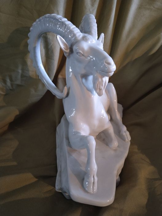 Статуэтка советского фарфора.