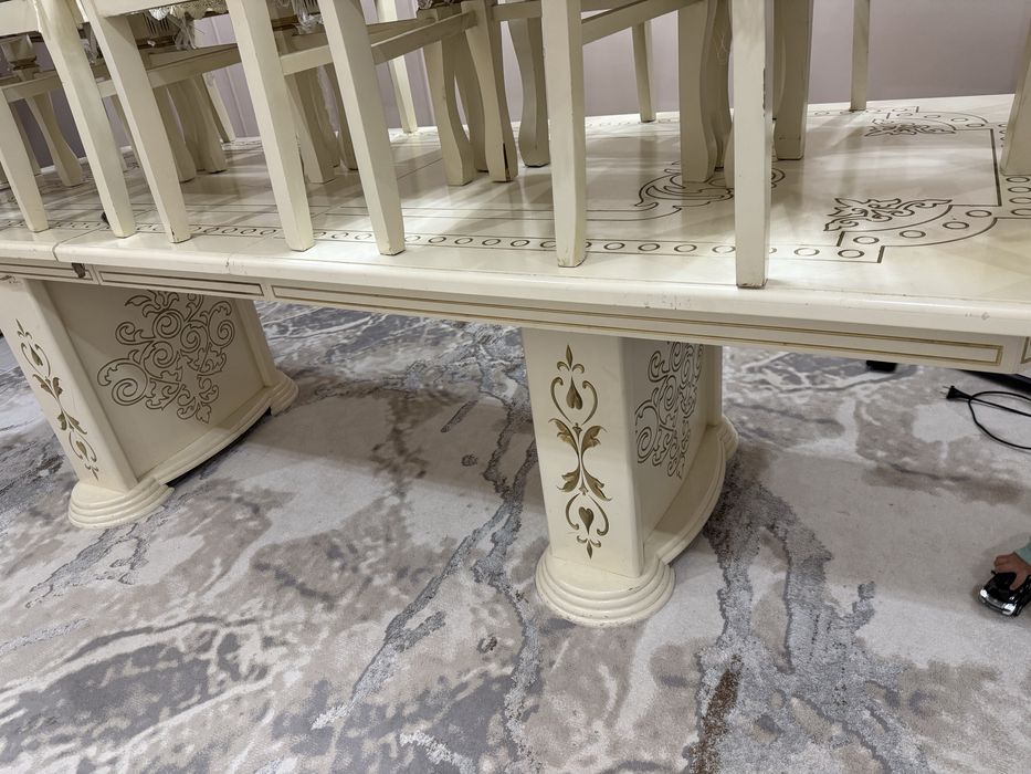 Продается стол в зал