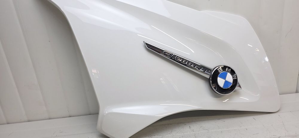 Carena laterala stanga faţă BMW R1200RT 2014-2018 cu emblema