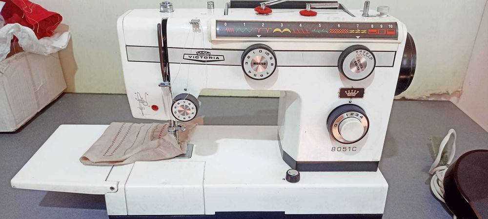 Masina de cusut Victoria 8015C