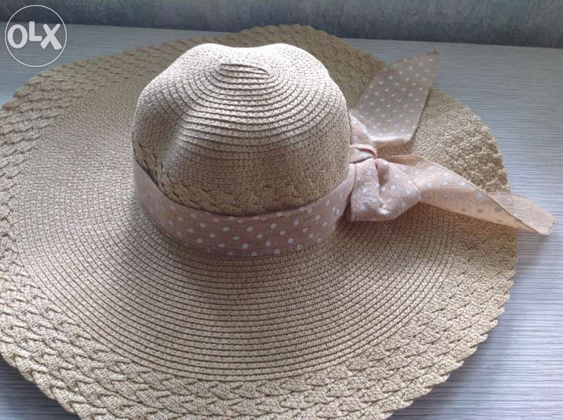 Нова дамска бежева капела