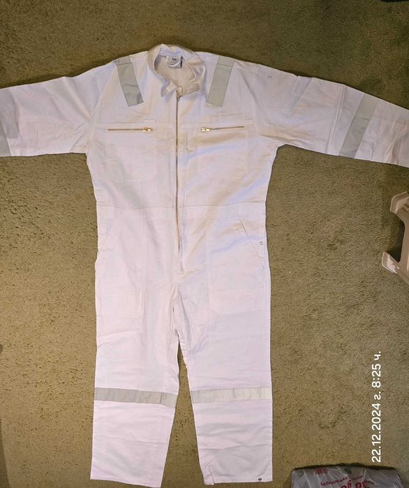 Продавам работни гащеризони.
