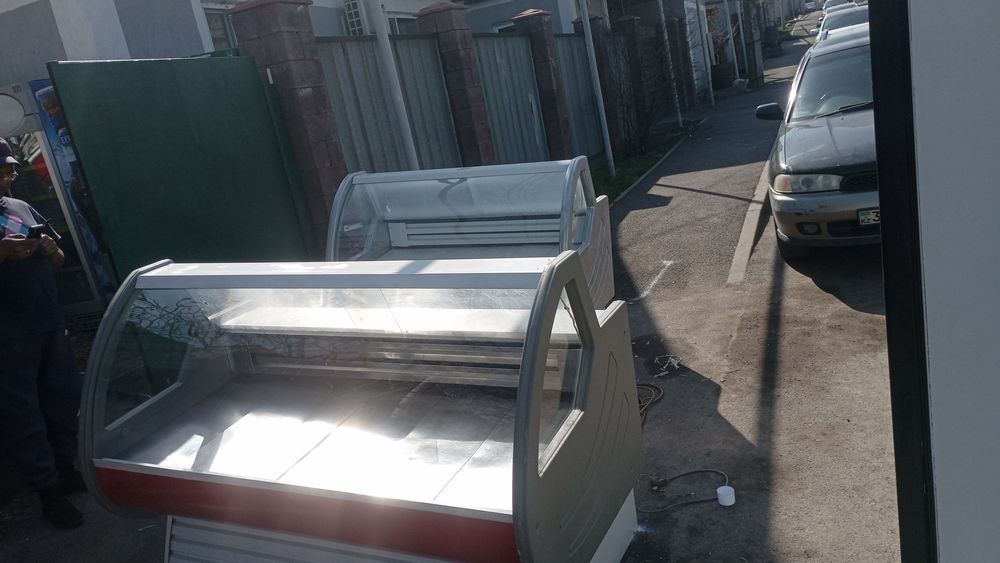 Холодильник витринный