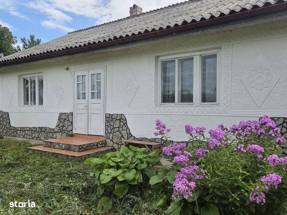 Se vinde casă 4 camere parter Zamostea Suceava 30.000euro + anexe
