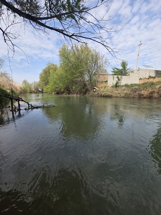 Продаётся участок 13 соток у реки ЗАХ.