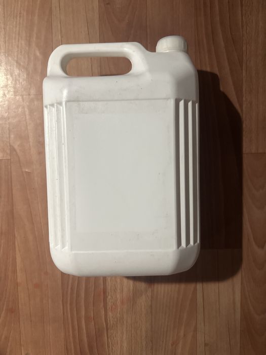 Продам канистру п/л -5 литров