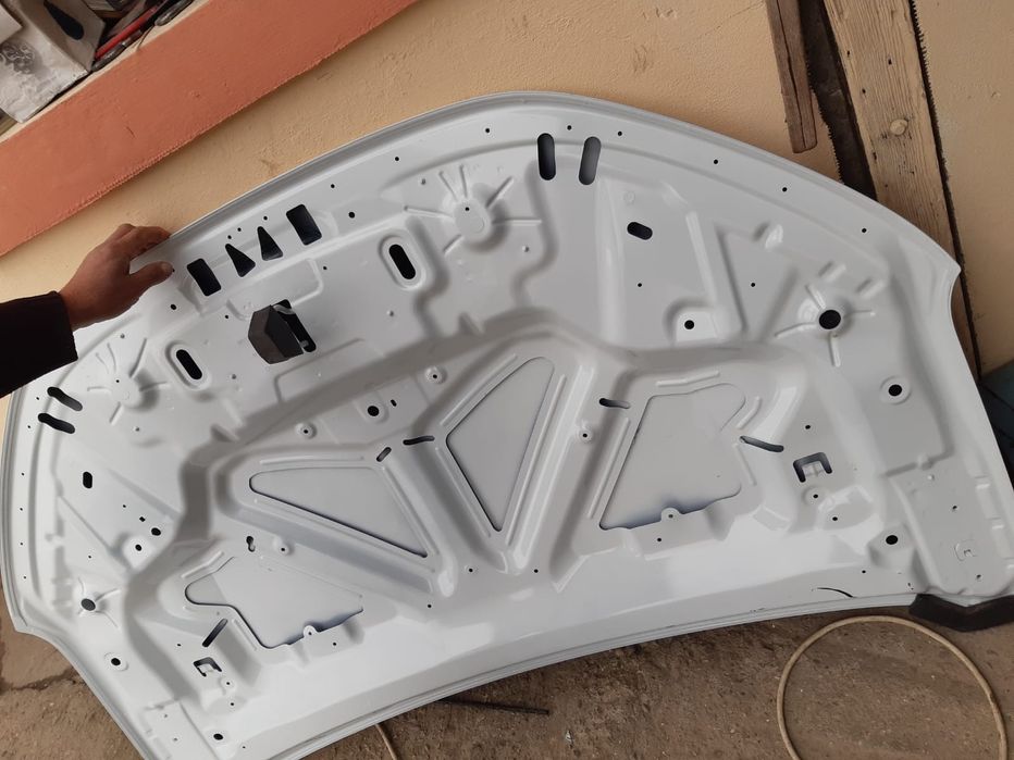 Vând elemente caroserie Dacia