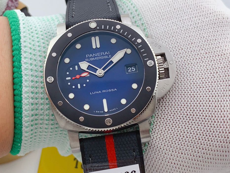 Panerai Submersible Luna Rossa-42mm