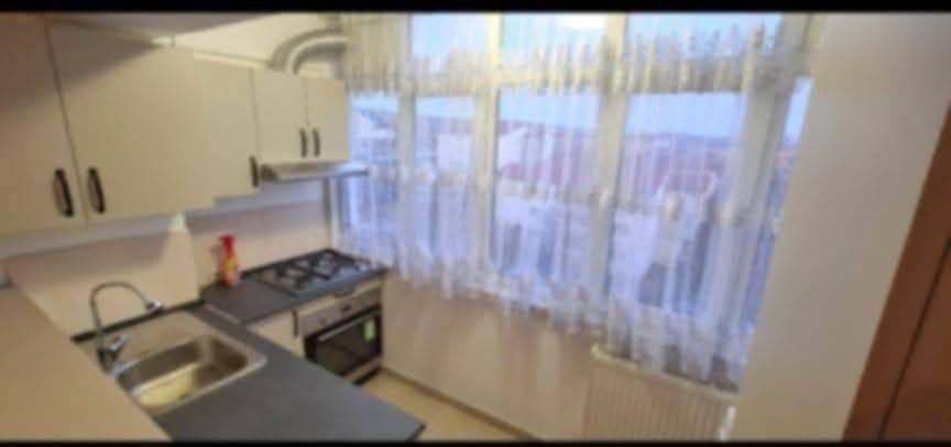 Apartament 3 camere de închiriat –Bloc Nou  Strada Putna