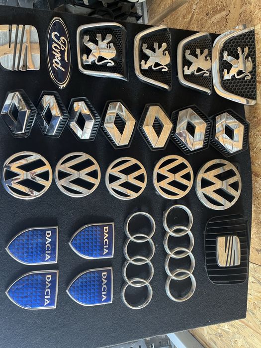 Emblema Sigla fata peugeot / renault /Dacia / Audi a4 / seat/ Golf V