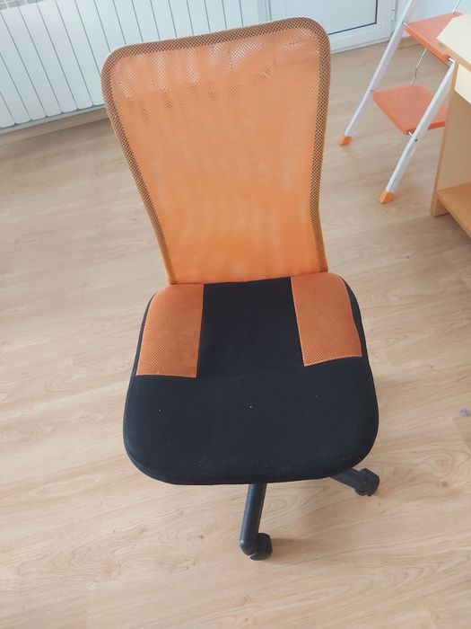 Офис стол с амортисьор