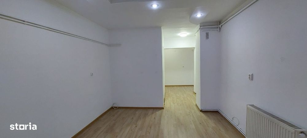 De inchiriat spatiu comercial/ birouri 40 mp - zona Poli 2