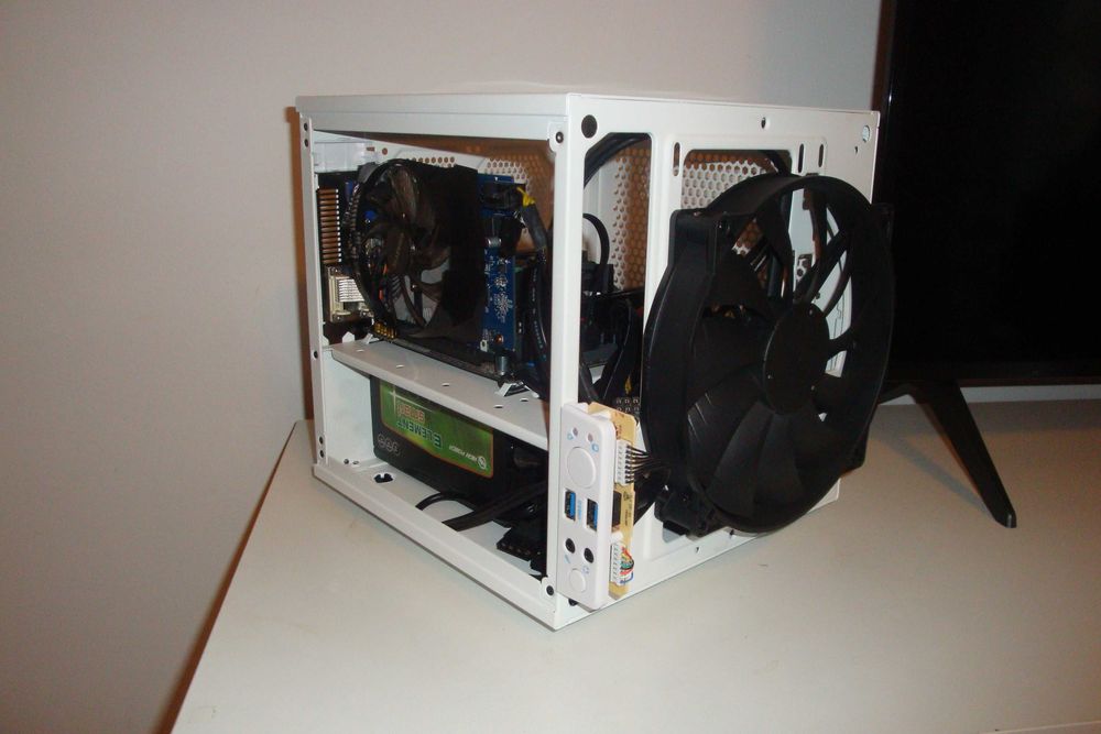 carcasa calculator cube thermaltake core v1 mini itx ventilator 20cm