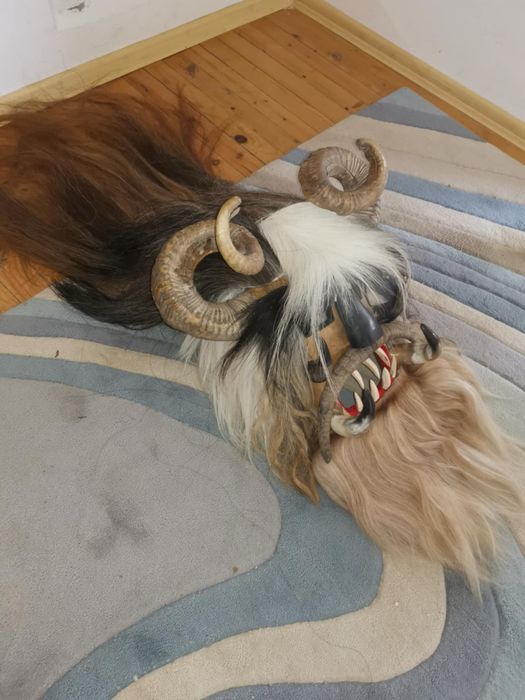 Кукерски маски и рога