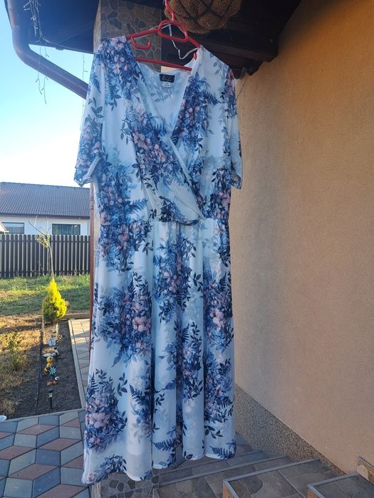 Vand rochie marime mare 52
