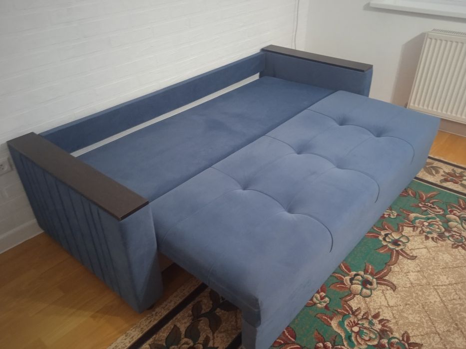 Сатылады продаеться диван.