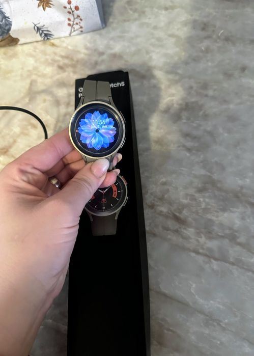 Vând Samsung Galaxy Watch 5