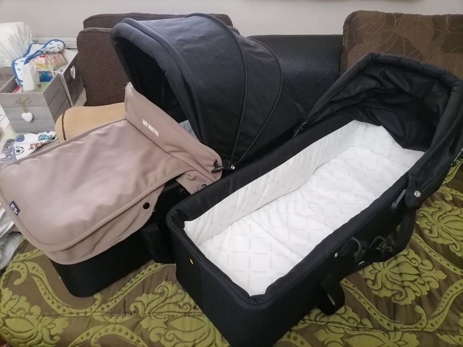 Продавам два броя кош за новородено за количка baby monster easy twin