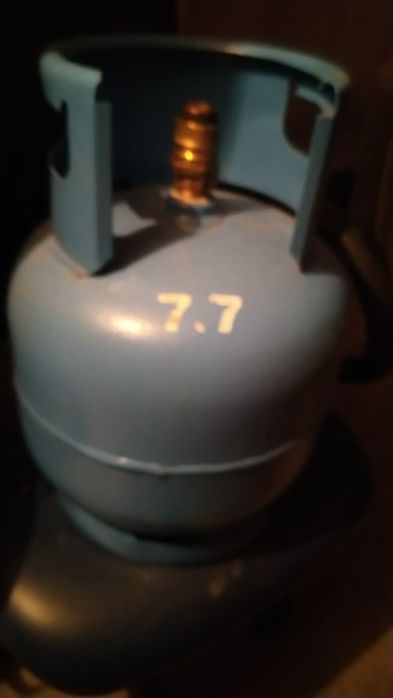 Газов котлон с газова бутилка и редуцил вентил и маркуч