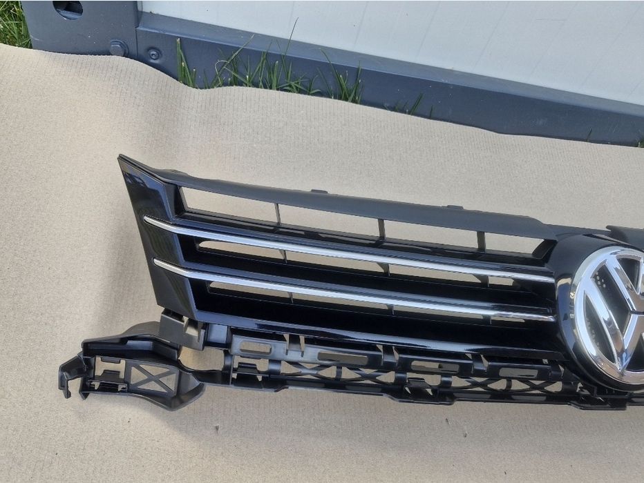 Grila centrala Vw Touran Caddy 2010-2015 HIGHLINE NOUA