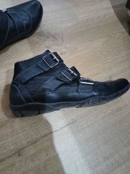 Черни боти с ниска подметка