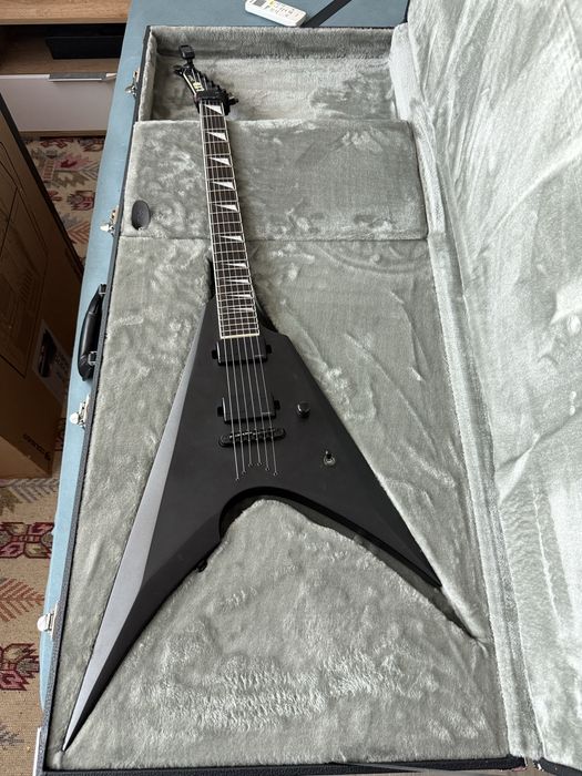 Китара Ltd Arrow 1000NT Fishman Fluence и Кубе BOSS KATANA 100 GRN3
