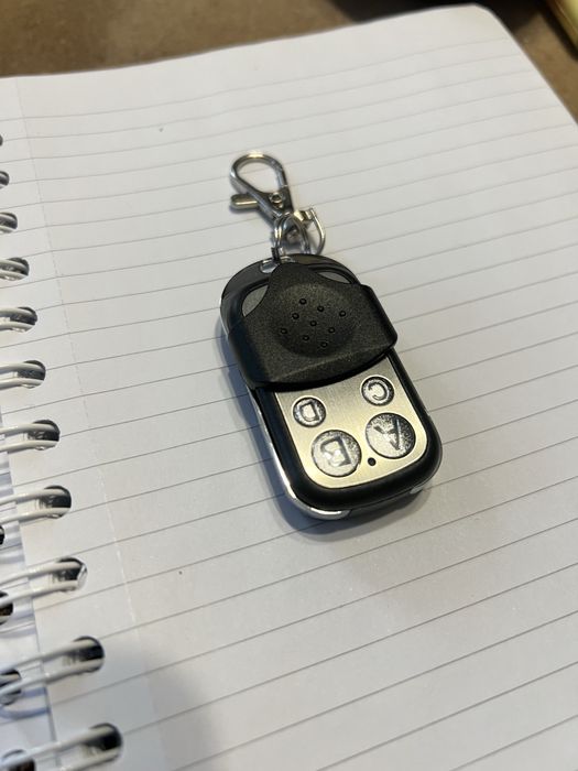 Универсално дистанционно за гаражни,ролетни врати и аларми честота 433