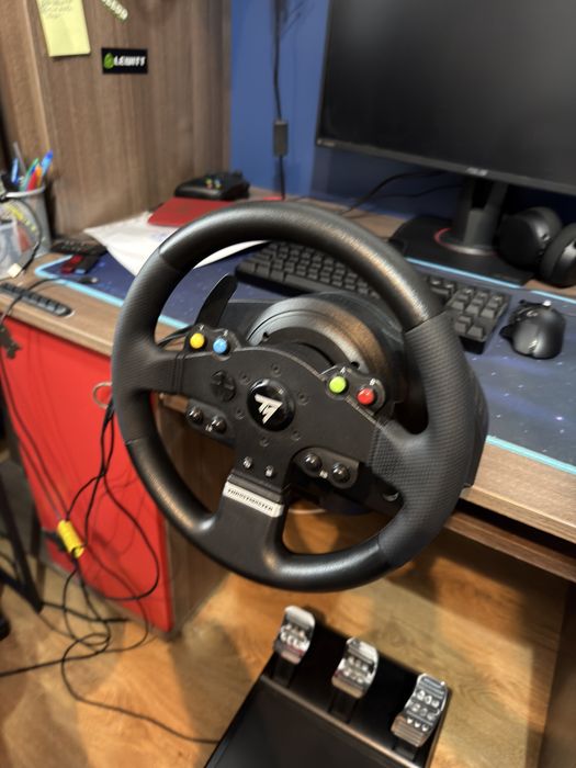 Volan Thrustmaster TMX Pro ( pedalele din metal cu ambreaj)