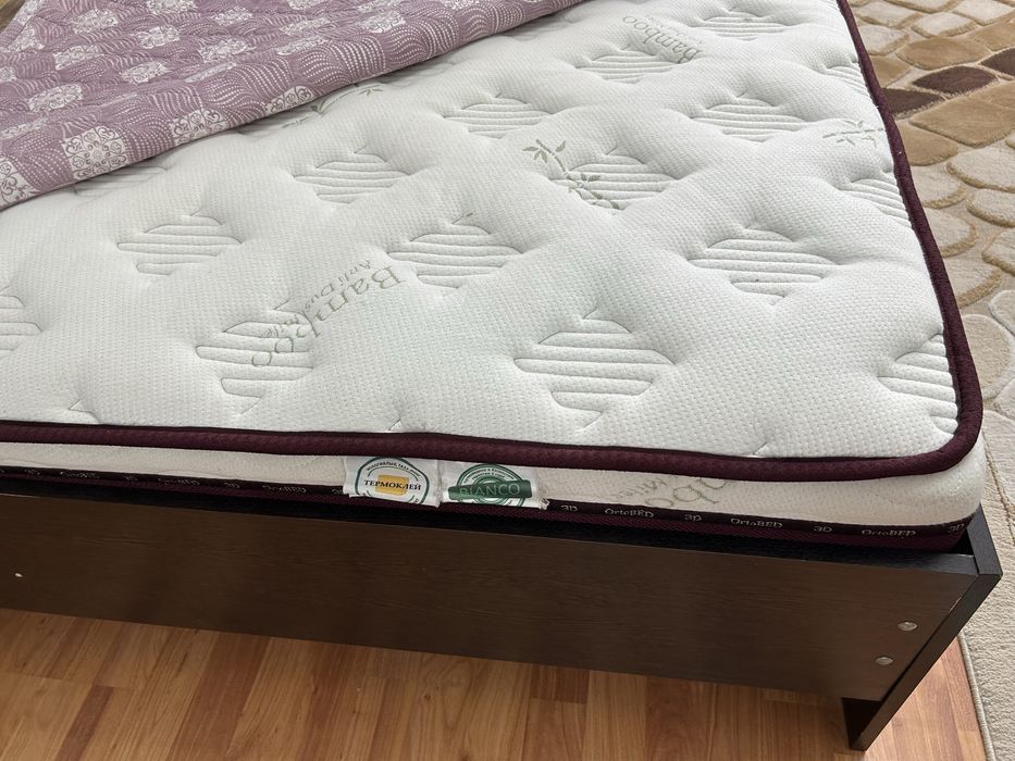 Продам двуспальную кровать