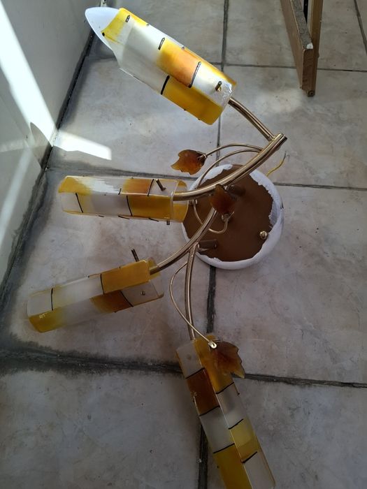 Продам люстры разные