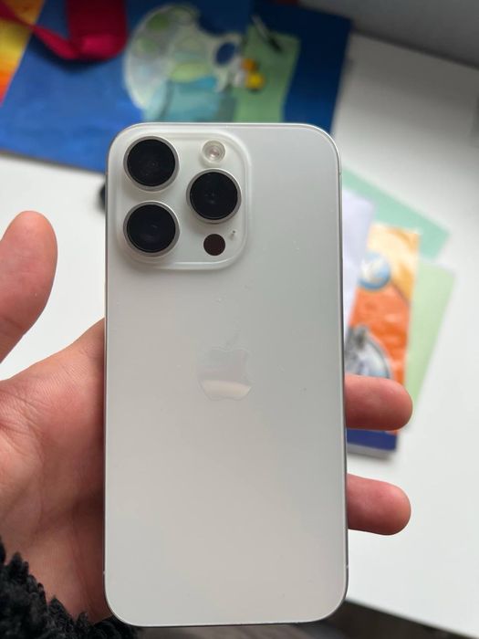 Продам айфон 15 про Silver