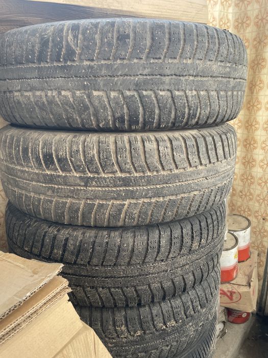 Продаю шины зимние