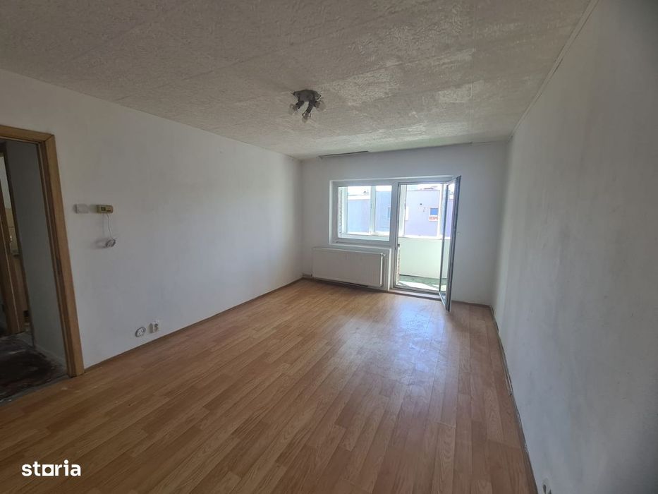 Cartierul Scriitorilor-strada Zizinului,2 balcoane,decomandat — fotografia 3