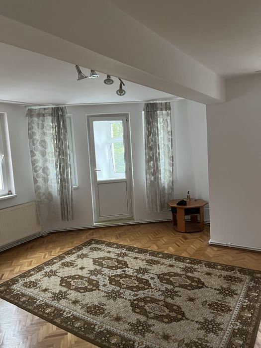 Persoana fizica ofer spre inchiriere apartament 3 camere ultracentral