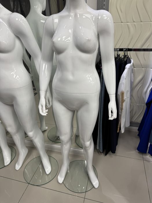 Манекени полиестерни
