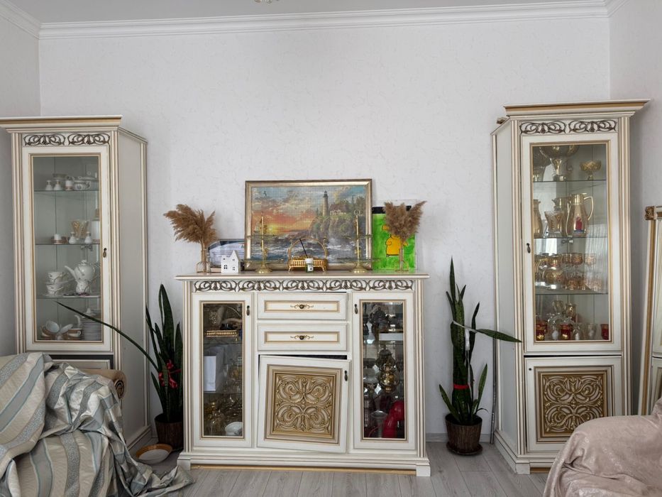 Шкаф витрина сатылады !