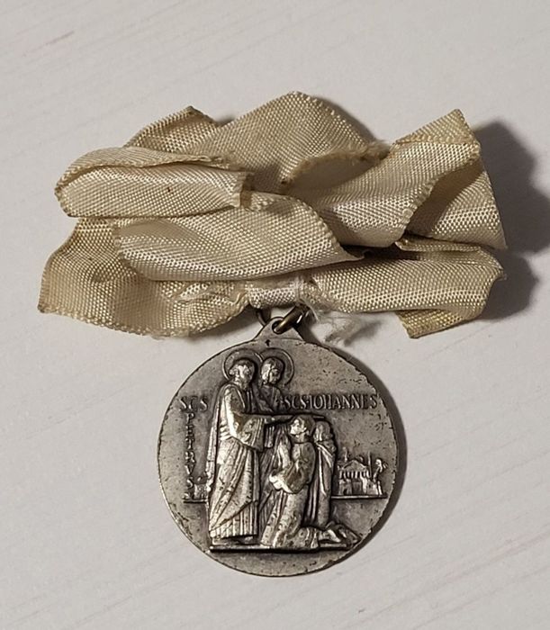 Medalie religioasa veche din Italia reprezentand sfintii Petru si Ioan