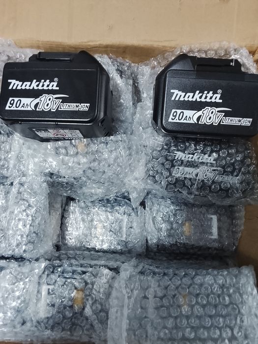 2 buc baterii Makita de 9 a noi