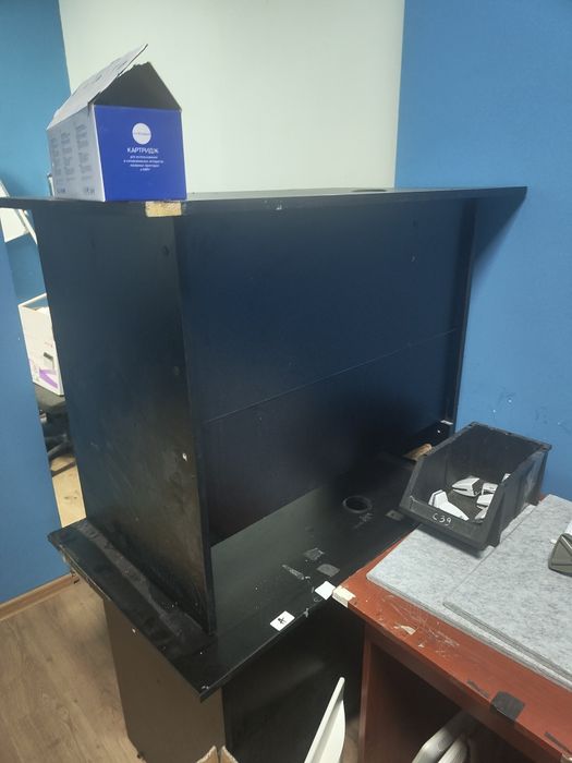 Продам столы тумбы кресла