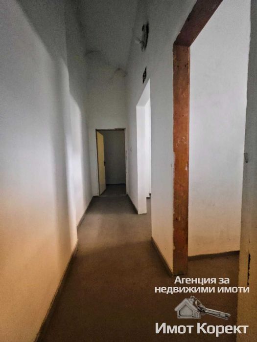 Имот Корект ДАВА ПОД НАЕМ Търговско помещение, идеален център