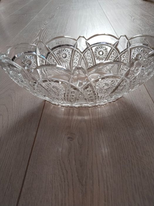 Стелынные хрустальные пасуды