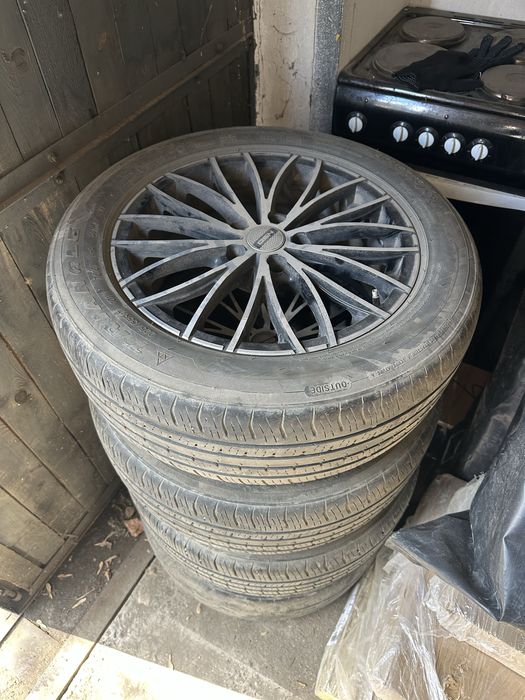 Продам шины с дисками на пассат шкода