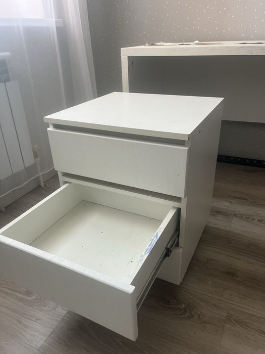 Продам стол и тумбочка