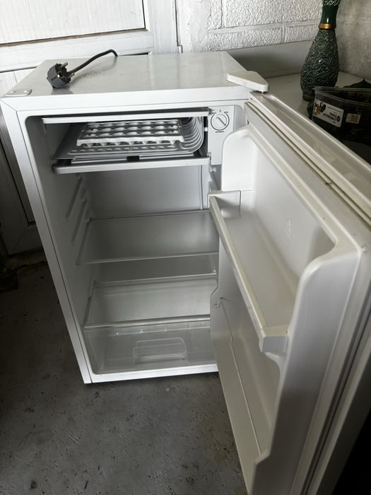 Продам компактный холодильник DAUSCHER DRF-090DFW
