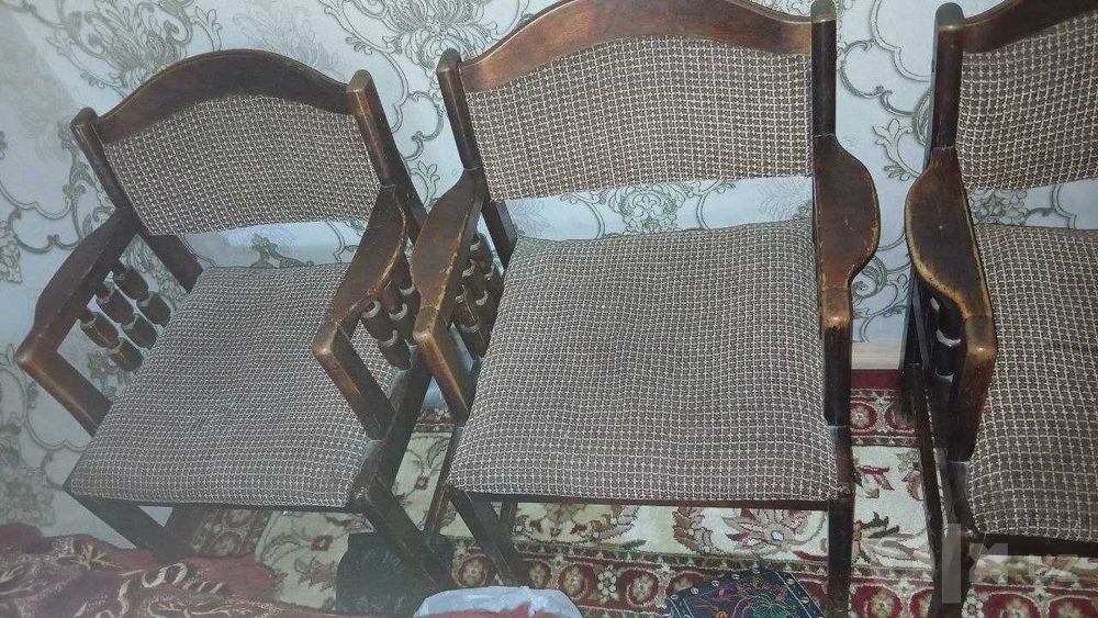 Раздвижной, гостиный стол со стульями