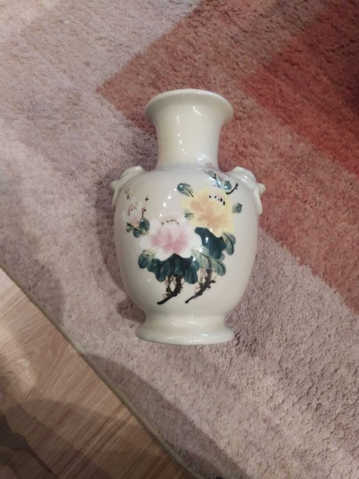 красива виетнамска ваза