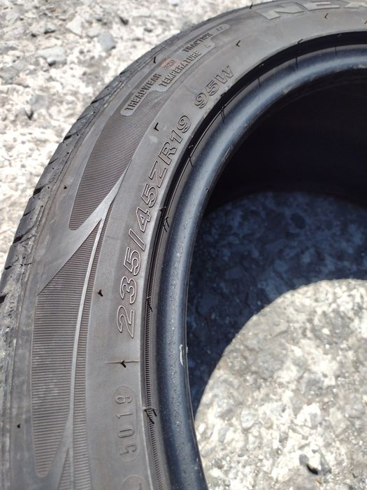 Nexen 4бр.235/45/19 дот5019